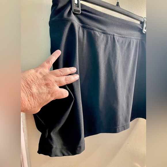 T By Talbots Black Skort w/ pocket - Like New.                        SIZE = XLP - Picture 8 of 12